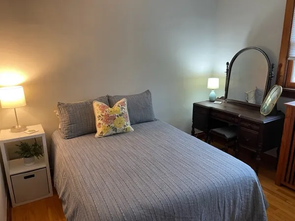 $2,100 | 1121 South East Avenue, Unit 2, Oak Park, IL 60304