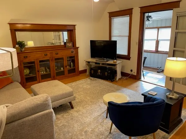 $2,100 | 1121 South East Avenue, Unit 2, Oak Park, IL 60304