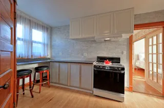 $2,100 | 1121 South East Avenue, Unit 2, Oak Park, IL 60304