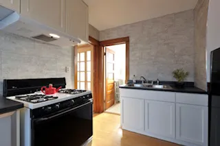 $2,100 | 1121 South East Avenue, Unit 2, Oak Park, IL 60304