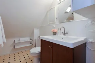 $2,100 | 1121 South East Avenue, Unit 2, Oak Park, IL 60304