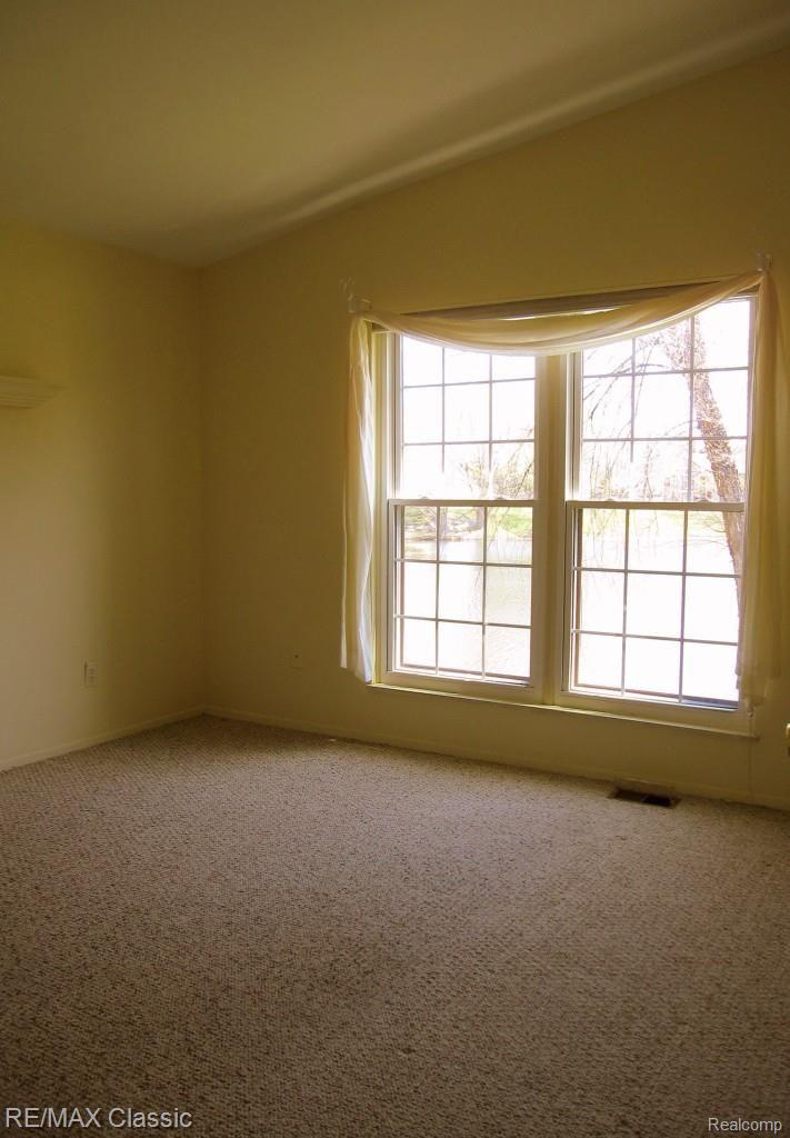 22246 Edgewater, Unit 148 Novi, MI 48375 - Photo 10 of 16 MASTER BEDROOM.jpg