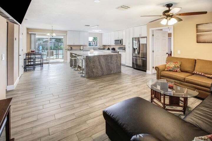 3574 Vagabond Road Lake Worth, FL 33462 - Photo 3 of 31 living room