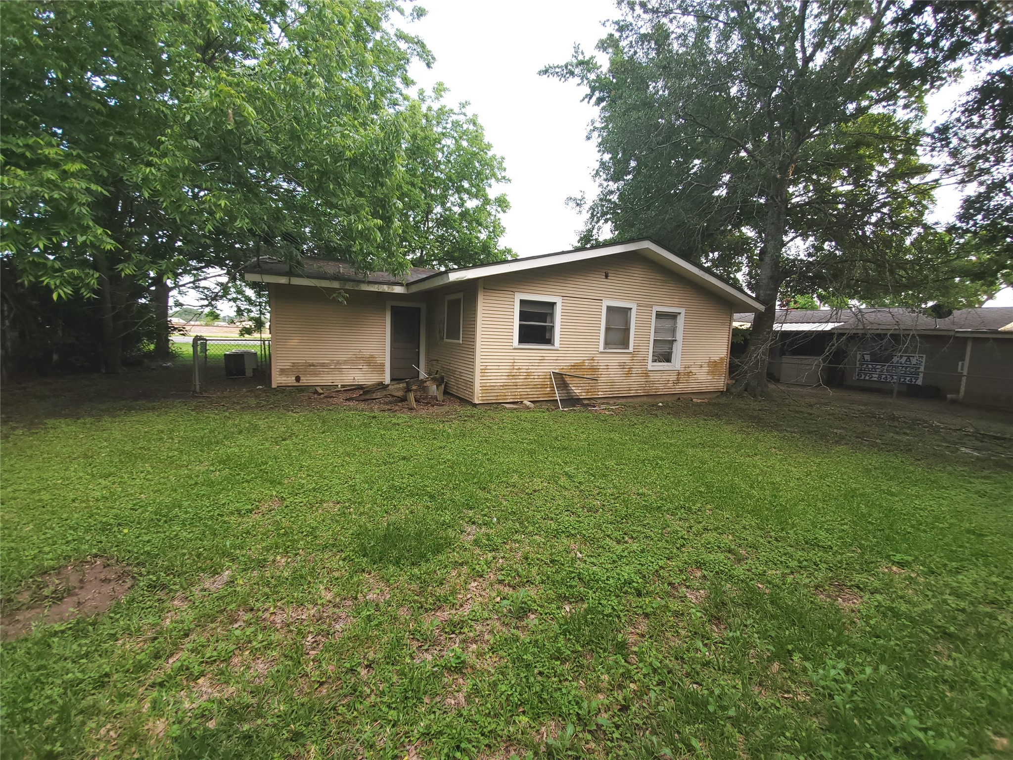 905 East Mulberry Street Angleton, TX 77515 - Photo 6 of 8 a white house that has a tree in front of it