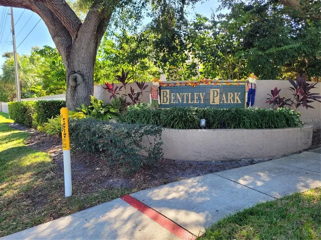 $299,500 | 2454 Bentley Drive, Palm Harbor, FL 34684