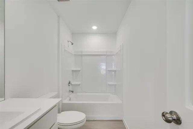 a view of back yard of the house