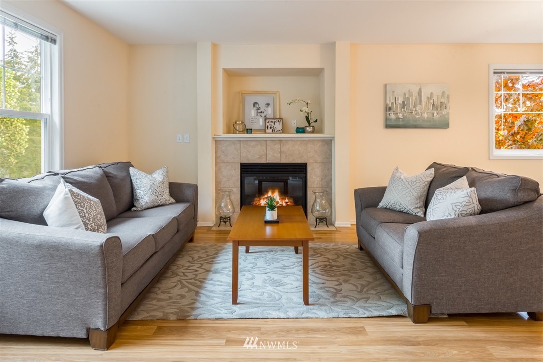 9020 236th Street Southwest, Unit 1 Edmonds, WA 98026 - Photo 2 of 15 Gallery Image 2
