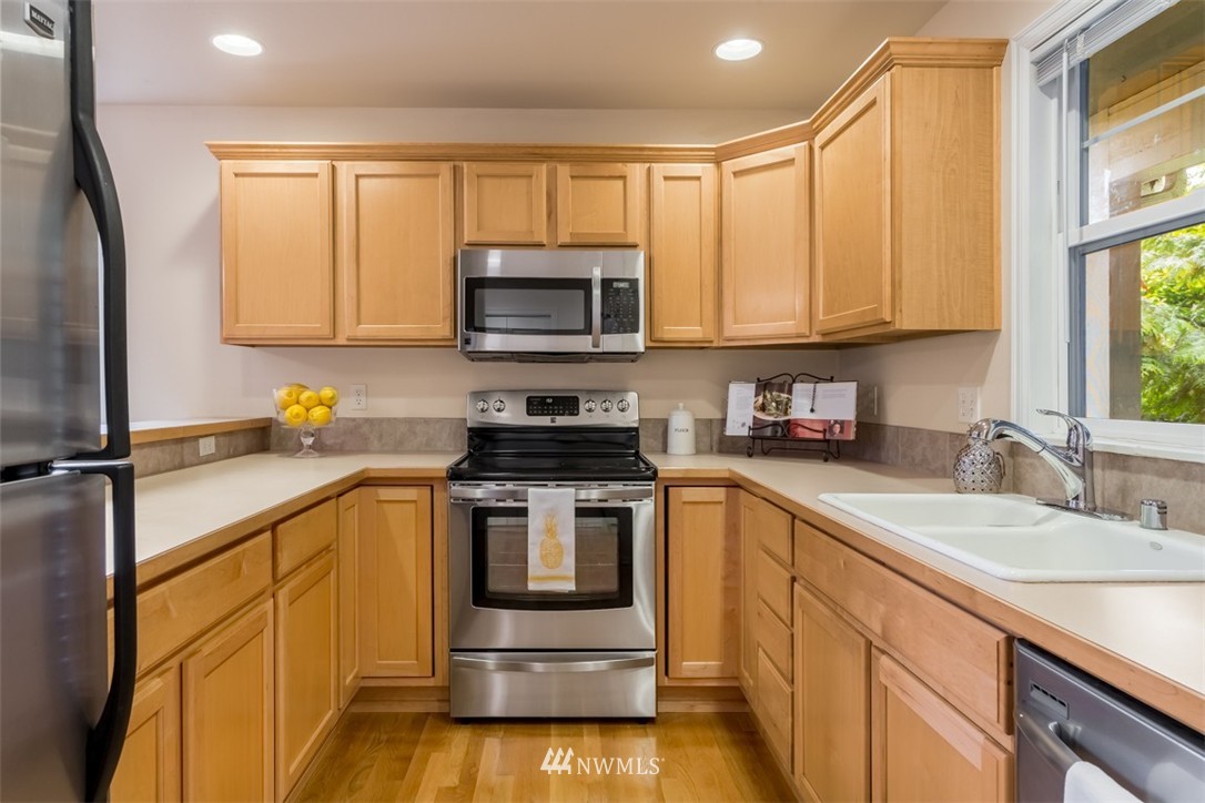 9020 236th Street Southwest, Unit 1 Edmonds, WA 98026 - Photo 5 of 15 Gallery Image 5