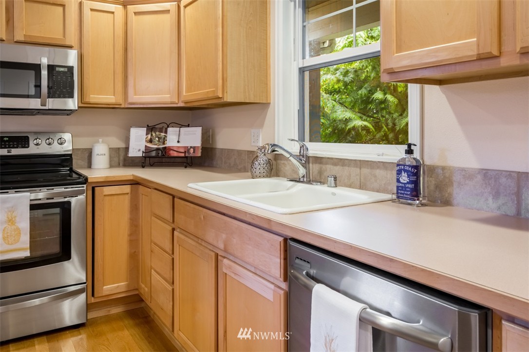 9020 236th Street Southwest, Unit 1 Edmonds, WA 98026 - Photo 7 of 15 Gallery Image 7