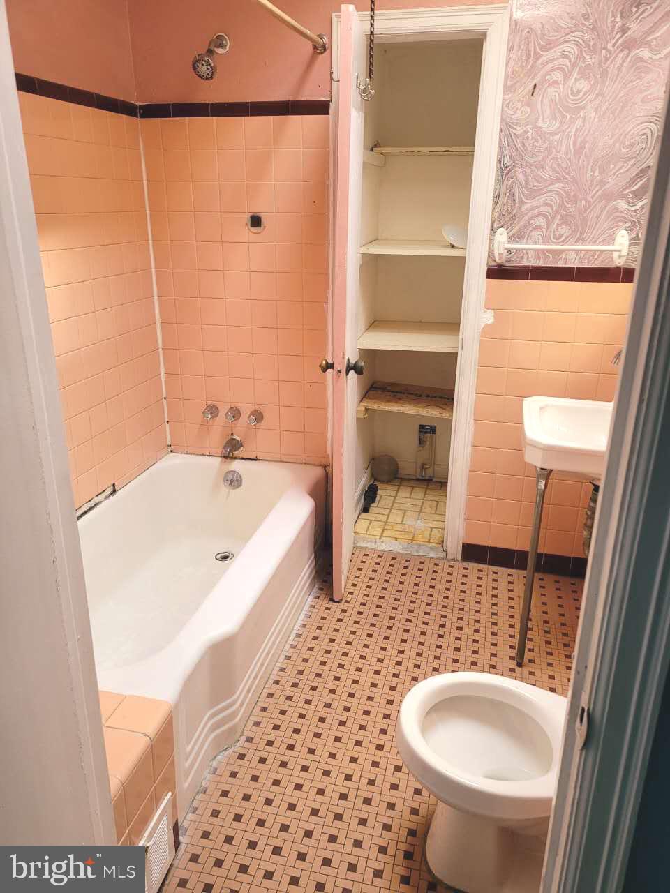 636 East Tabor Road Philadelphia, PA 19120 - Photo 12 of 13