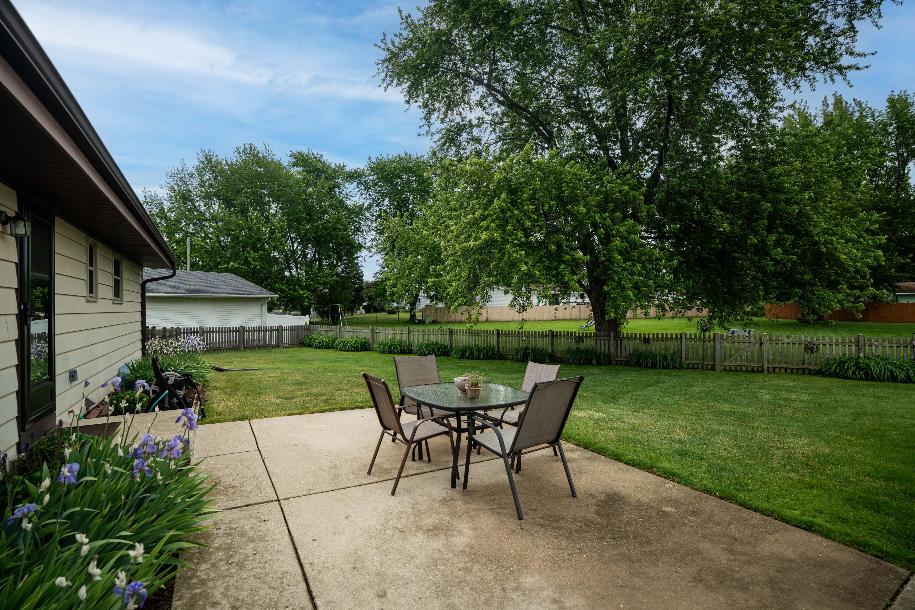 2725 Red Maple Court Caledonia, WI 53402 - Photo 21 of 26 Flower Beds