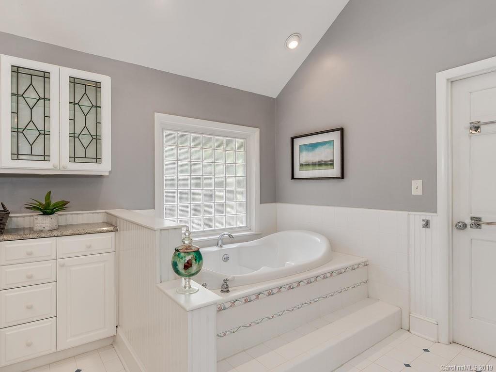 810 Lansdowne Road Charlotte, NC 28270 - Photo 20 of 38 Gallery Image 20