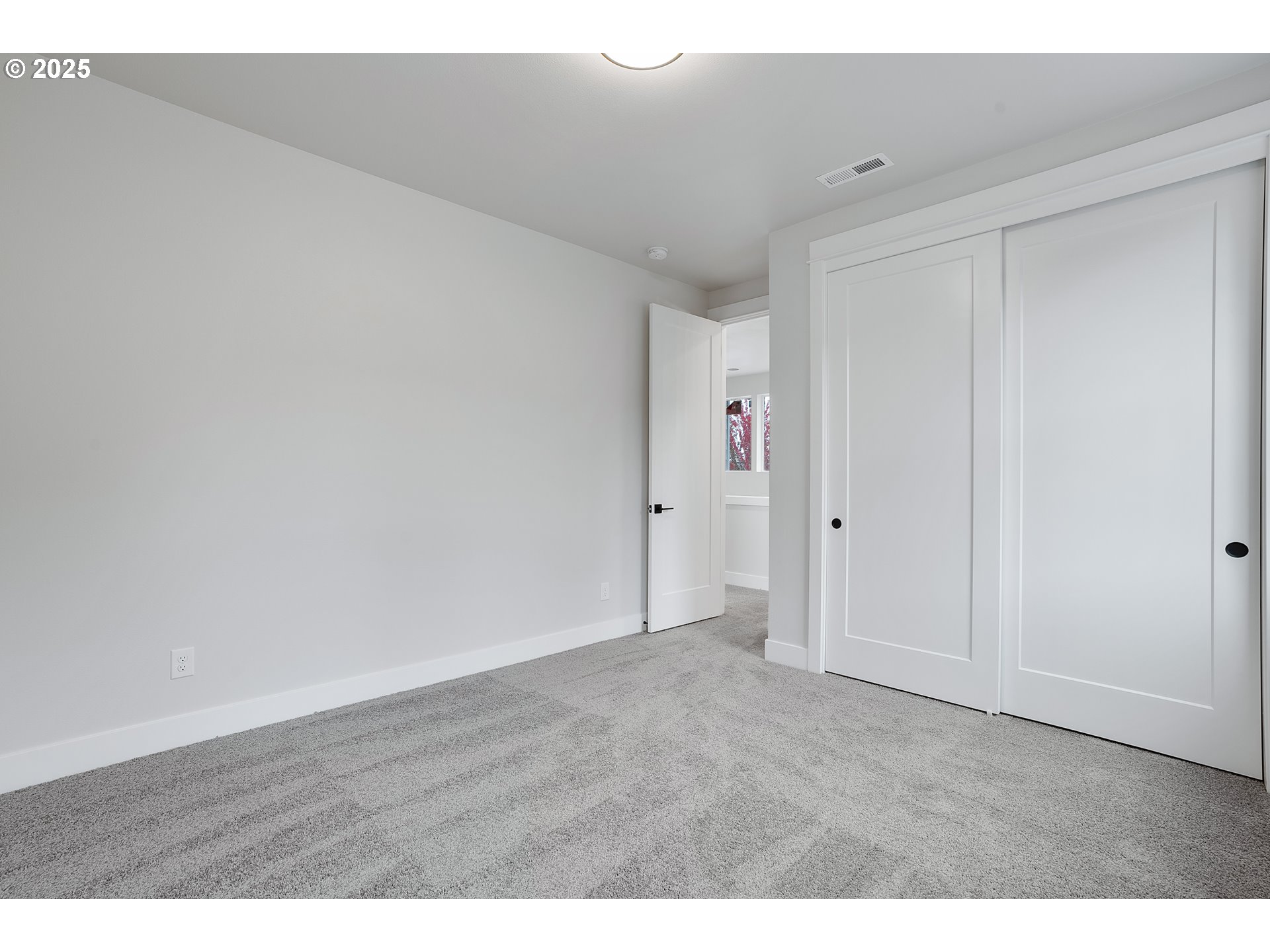 6012 Southwest 18th Drive Portland, OR 97239 - Photo 39 of 46