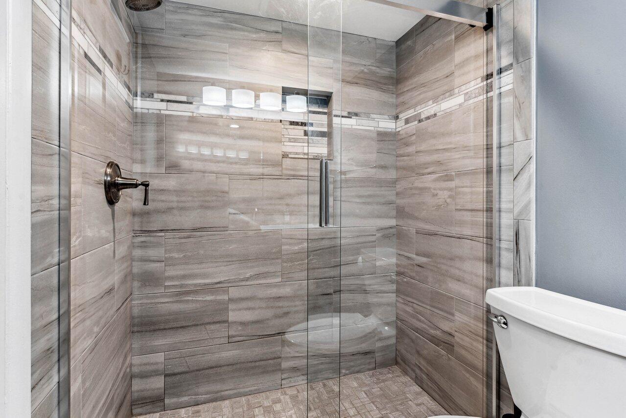 200 East Royal Palm Road, Unit 3120 Boca Raton, FL 33432 - Photo 11 of 27 a bathroom with a shower
