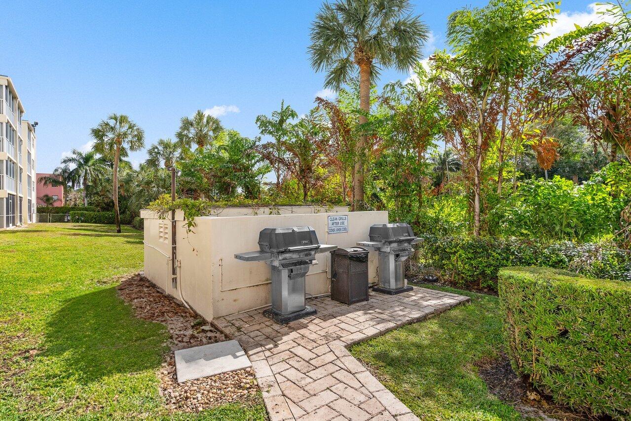 200 East Royal Palm Road, Unit 3120 Boca Raton, FL 33432 - Photo 19 of 27 a view of a backyard with fountain and plants