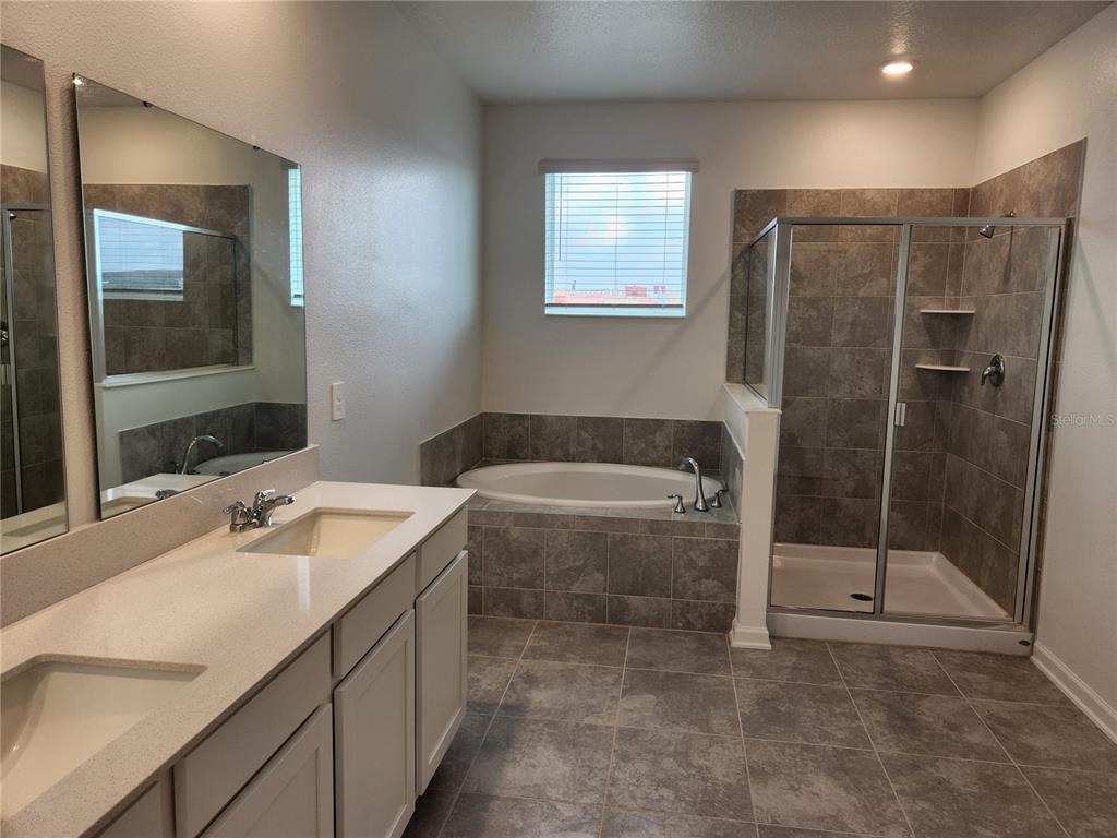 203 Bogey Drive Davenport, FL 33896 - Photo 21 of 41 a bathroom with a tub sink and a mirror