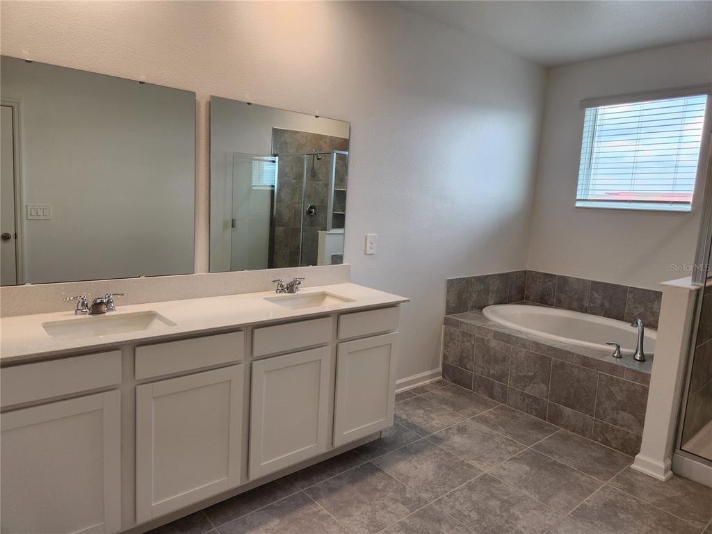 203 Bogey Drive Davenport, FL 33896 - Photo 25 of 41 a bathroom with a tub sink and mirror