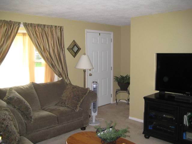603 Briargate Road Washington, IL 61571 - Photo 3 of 8 Gallery Image 3
