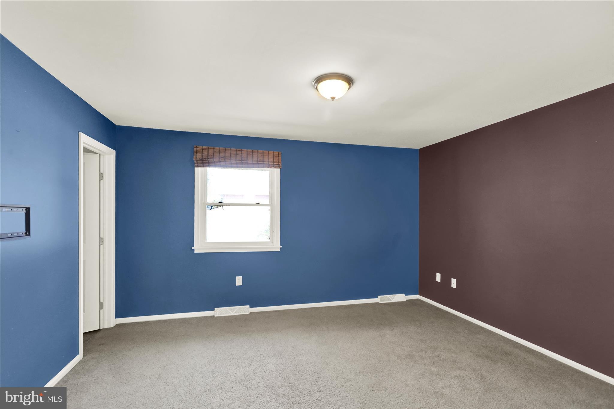302 South Tulpehocken Road Reading, PA 19601 - Photo 31 of 44 an empty room with a window