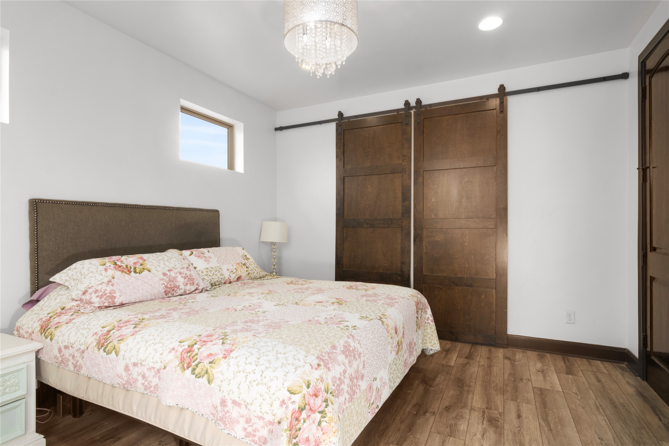 7341 Ave East Houston, TX 77011 - Photo 19 of 33 a bedroom with a bed and a table