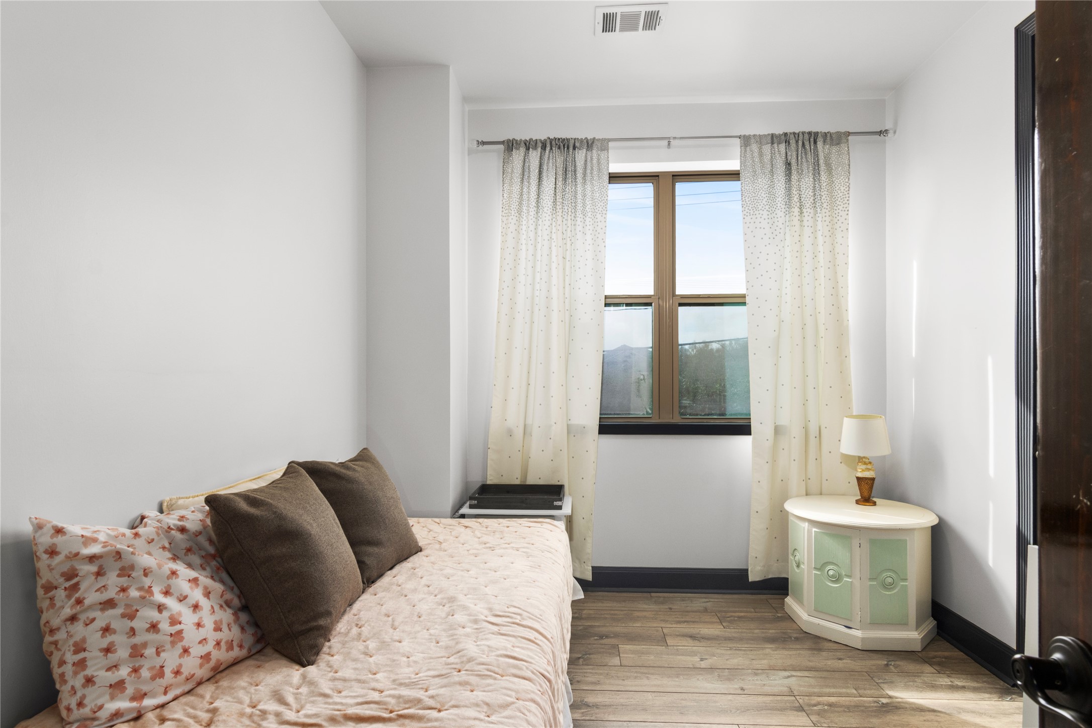 7341 Ave East Houston, TX 77011 - Photo 28 of 33 a bedroom with a bed and a window