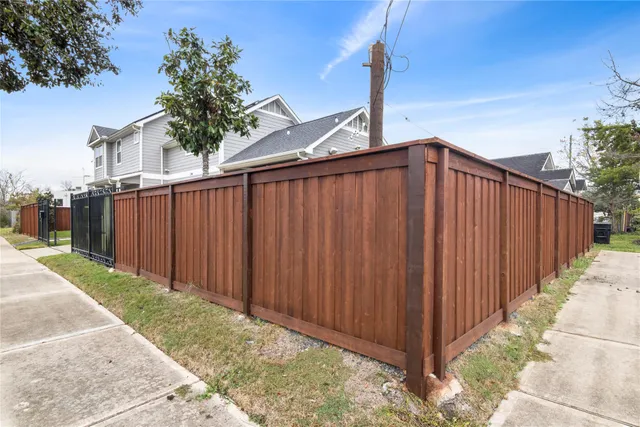 $460,000 | 7341 Ave East, Houston, TX 77011