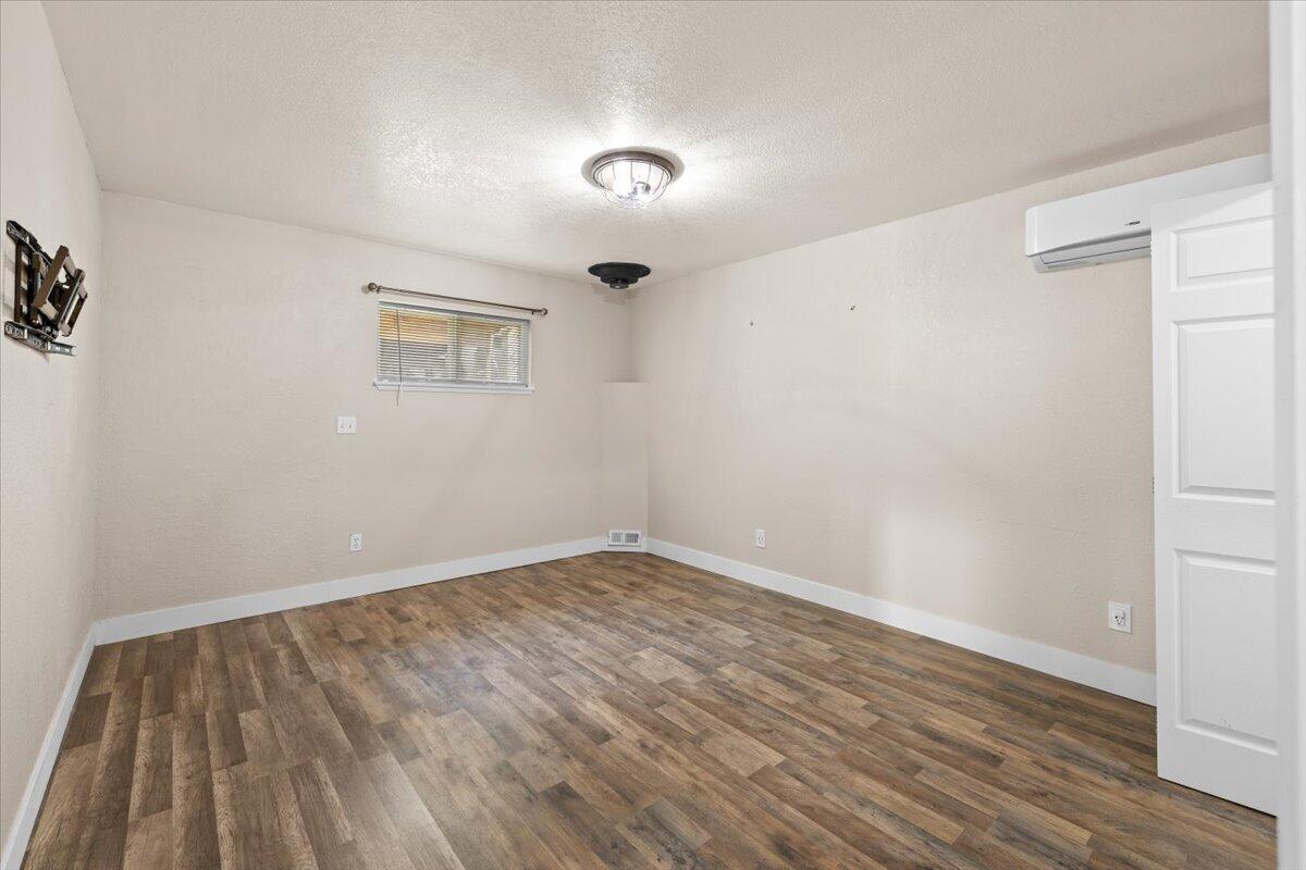 14242 Geppert Road Eagle Point, OR 97524 - Photo 13 of 54 Primary Bedroom