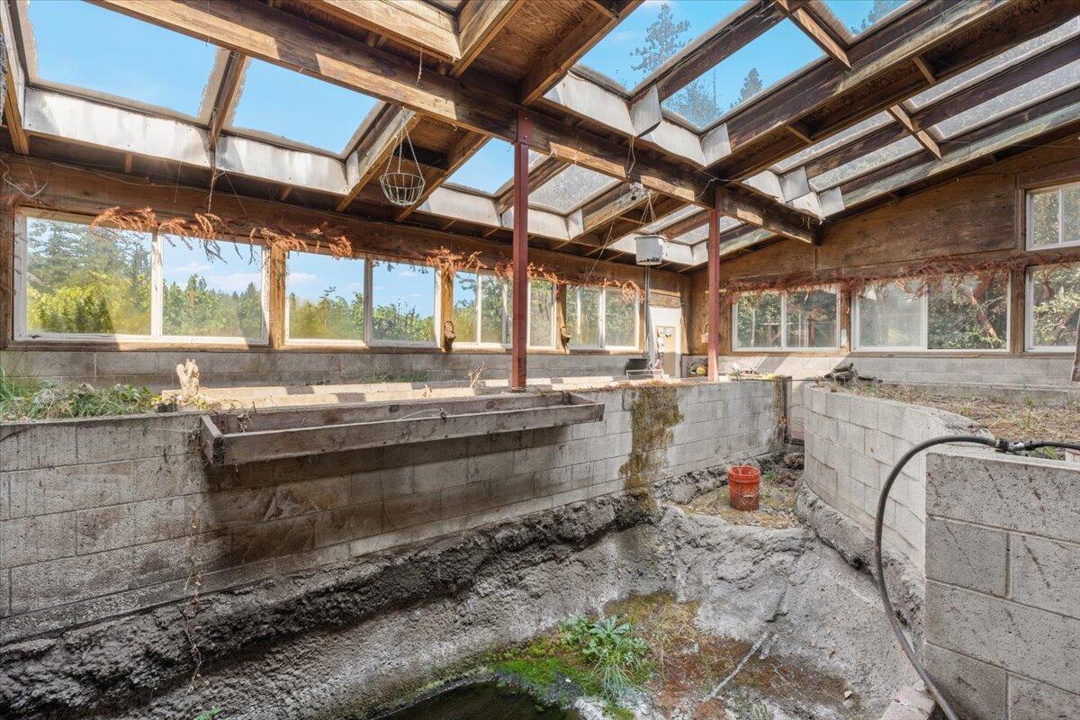 14242 Geppert Road Eagle Point, OR 97524 - Photo 24 of 54 Year Round Garden or Tropical Paradise?