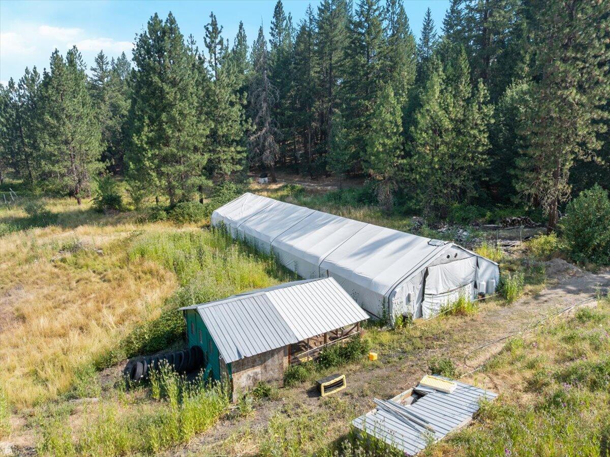 14242 Geppert Road Eagle Point, OR 97524 - Photo 44 of 54 Greenhouse and Chicken Coop