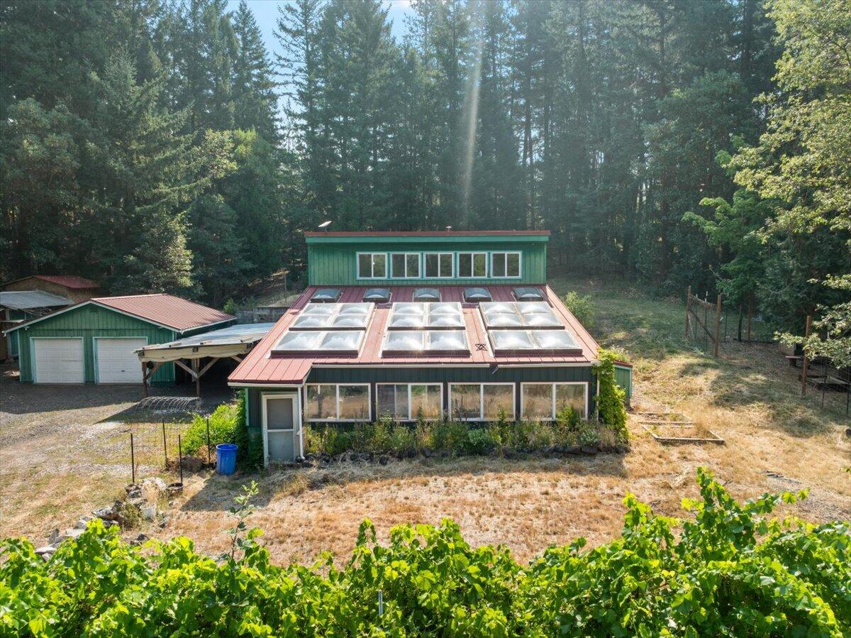 14242 Geppert Road Eagle Point, OR 97524 - Photo 47 of 54 Sunny Front Yard