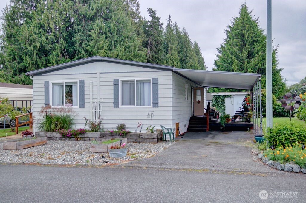 920 Maple Street, Unit 3 Sedro-Woolley, WA 98284 - Photo 1 of 14