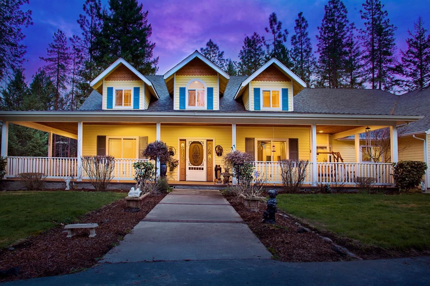 1065 Riessen Road Grants Pass, OR 97526 - Photo 1 of 32 a front view of a house with a yard