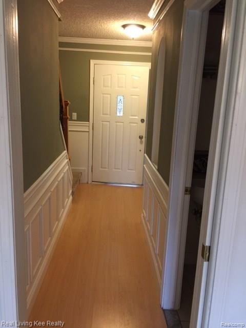 5242 Glengate Road Rochester, MI 48306 - Photo 4 of 12 4.JPG