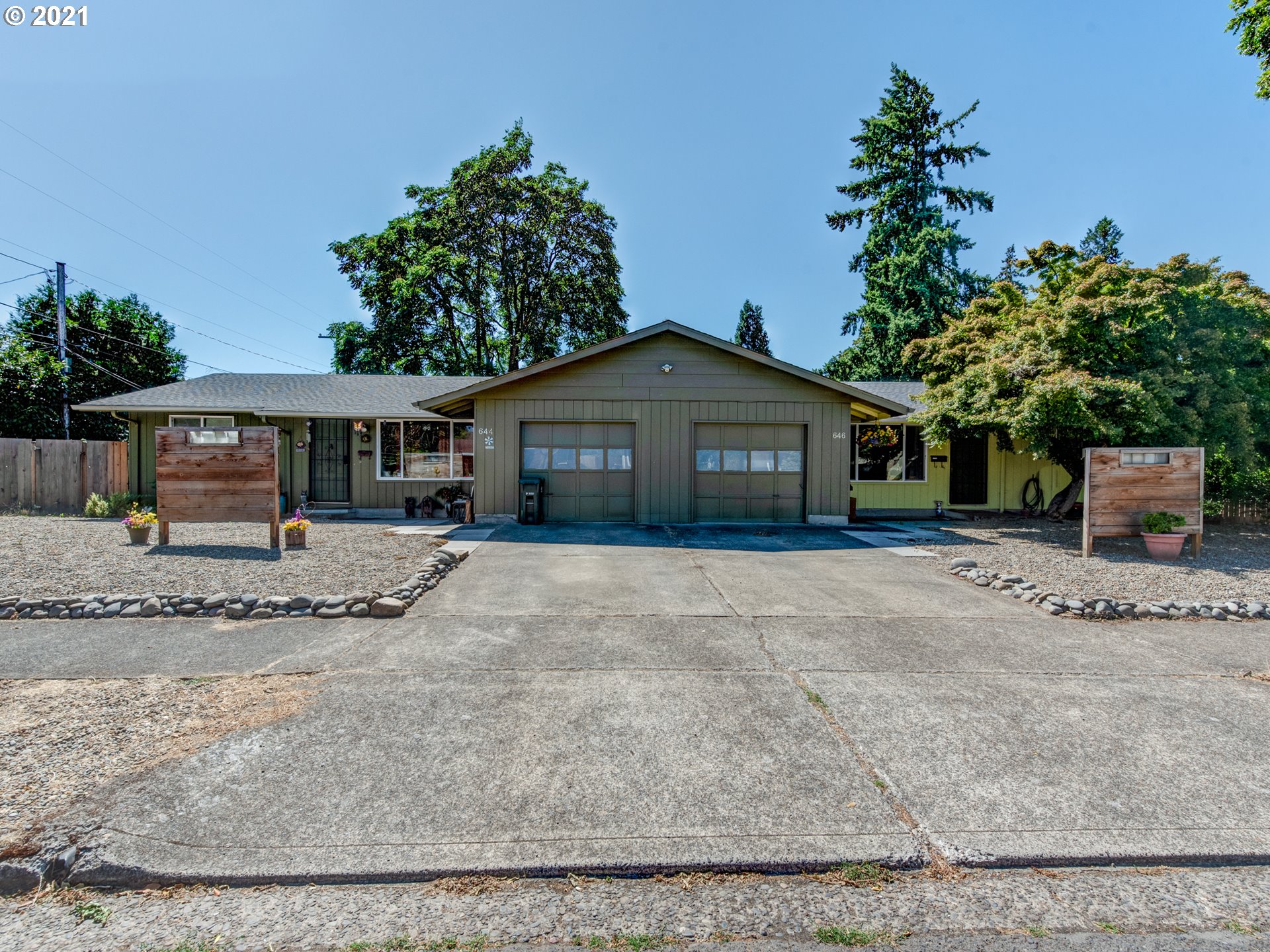 644 8th Street Springfield, OR 97477 - Photo 2 of 32