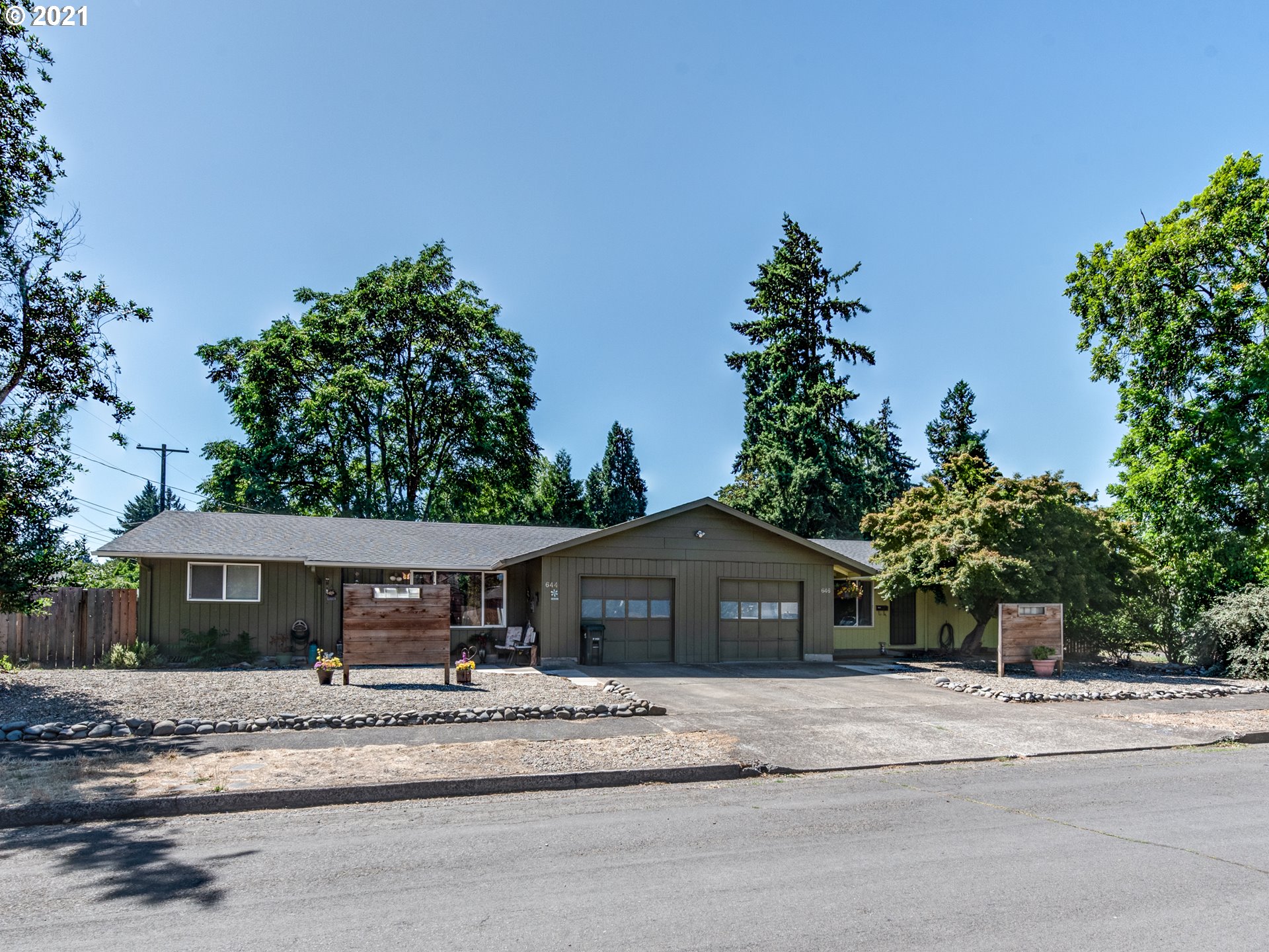 644 8th Street Springfield, OR 97477 - Photo 3 of 32