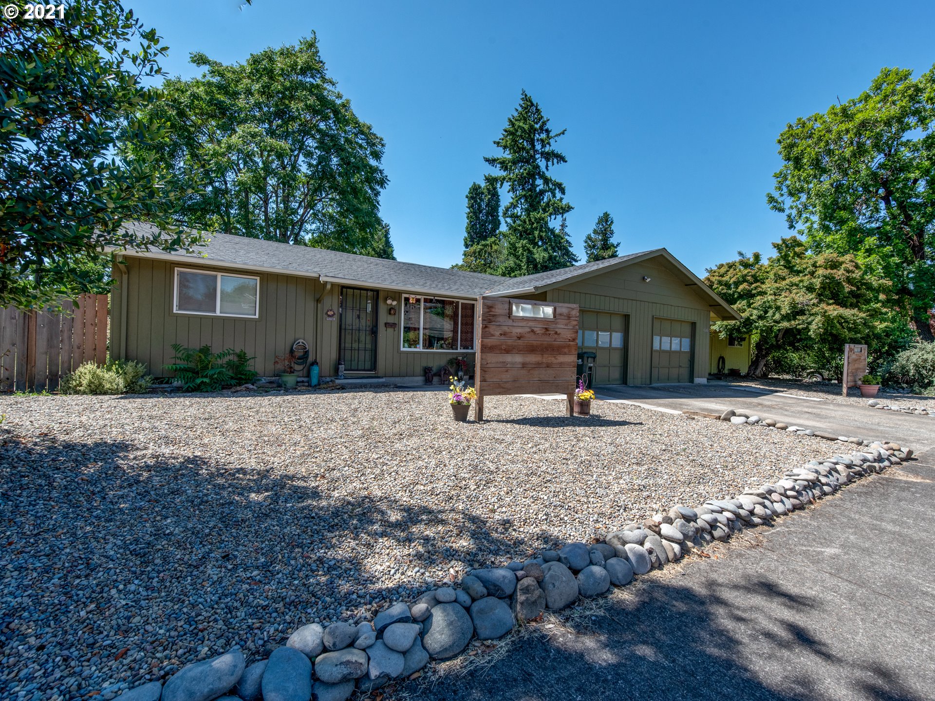 644 8th Street Springfield, OR 97477 - Photo 4 of 32