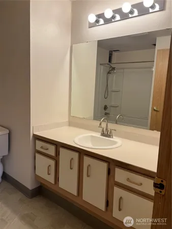 $2,600 | 975 Aberdeen Avenue Northeast, Unit B 102, Renton, WA 98056