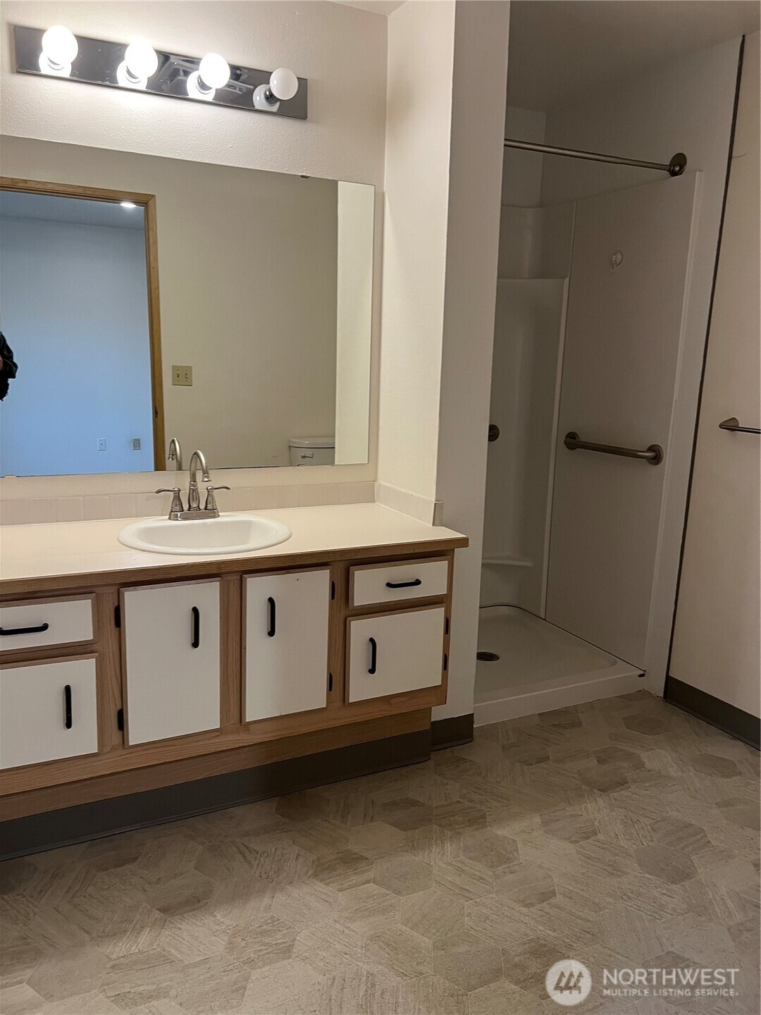 975 Aberdeen Avenue Northeast, Unit B 102 Renton, WA 98056 - Photo 15 of 19