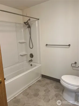 $2,495 | 975 Aberdeen Avenue Northeast, Unit B 102, Renton, WA 98056