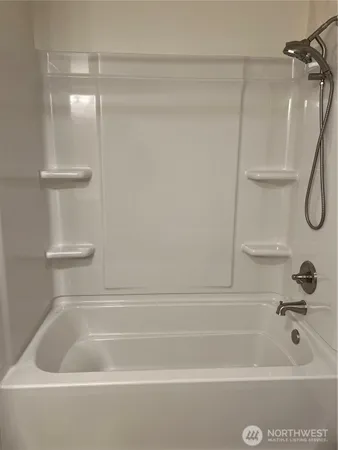 $2,495 | 975 Aberdeen Avenue Northeast, Unit B 102, Renton, WA 98056