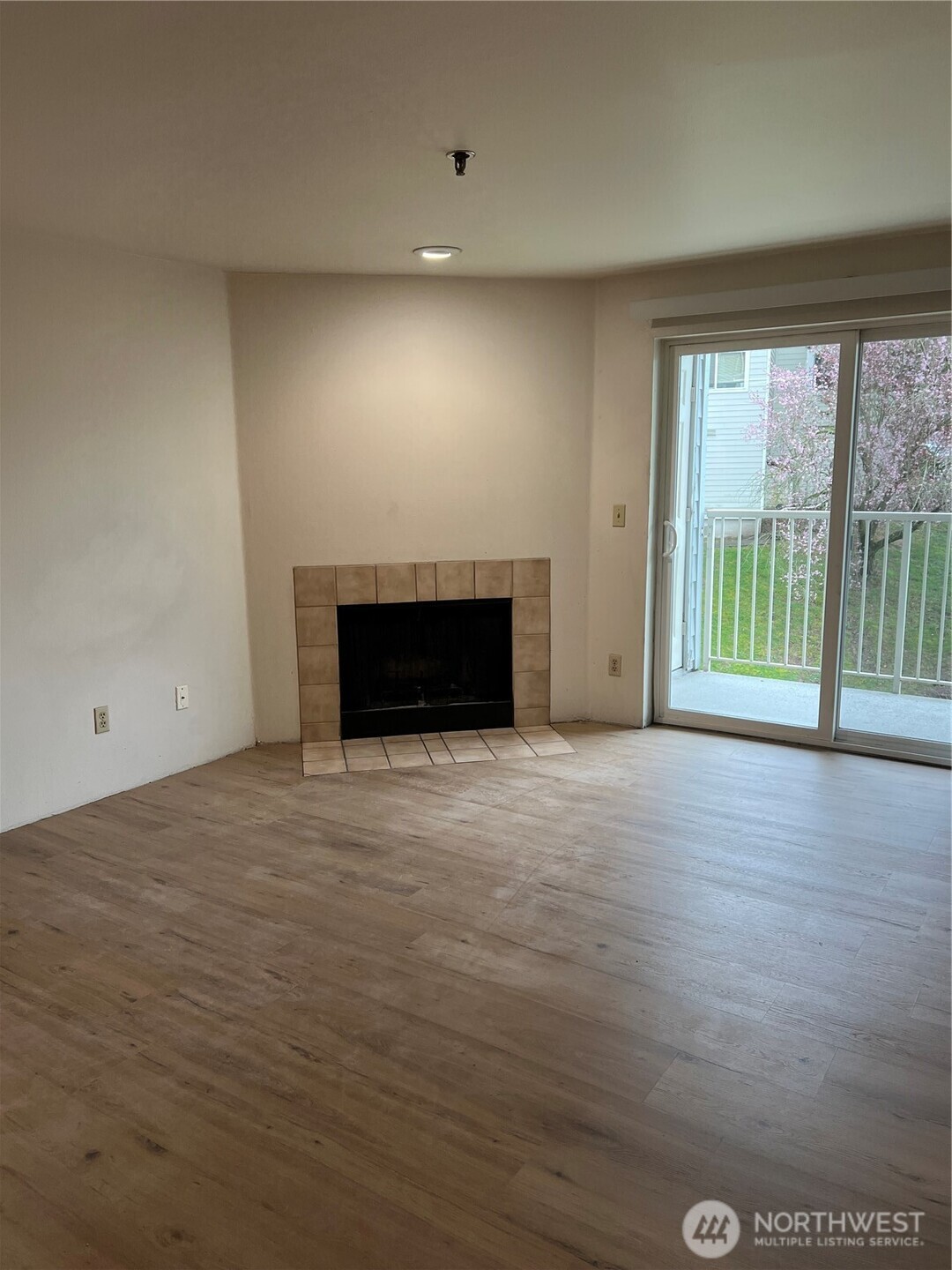 975 Aberdeen Avenue Northeast, Unit B 102 Renton, WA 98056 - Photo 3 of 19