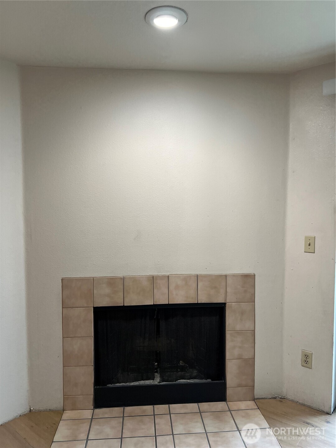 975 Aberdeen Avenue Northeast, Unit B 102 Renton, WA 98056 - Photo 4 of 19