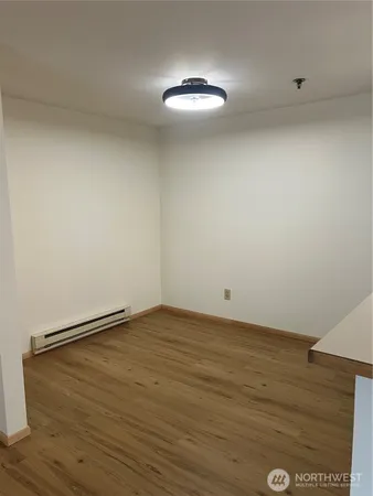 $2,495 | 975 Aberdeen Avenue Northeast, Unit B 102, Renton, WA 98056