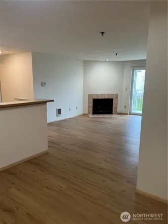 $2,495 | 975 Aberdeen Avenue Northeast, Unit B 102, Renton, WA 98056