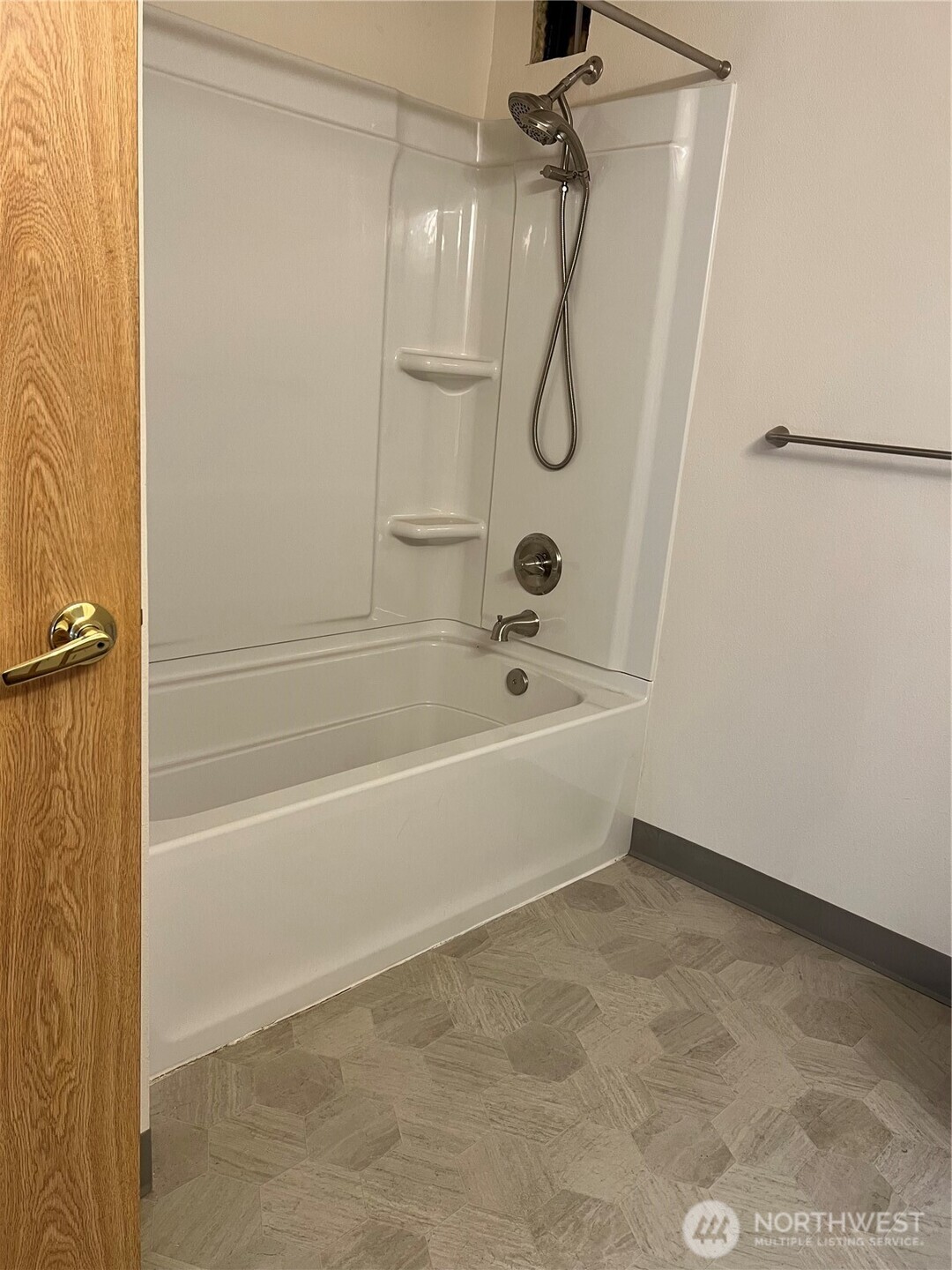 975 Aberdeen Avenue Northeast, Unit B 102 Renton, WA 98056 - Photo 10 of 19