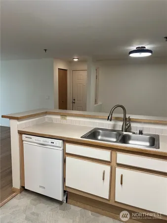 $2,495 | 975 Aberdeen Avenue Northeast, Unit B 102, Renton, WA 98056