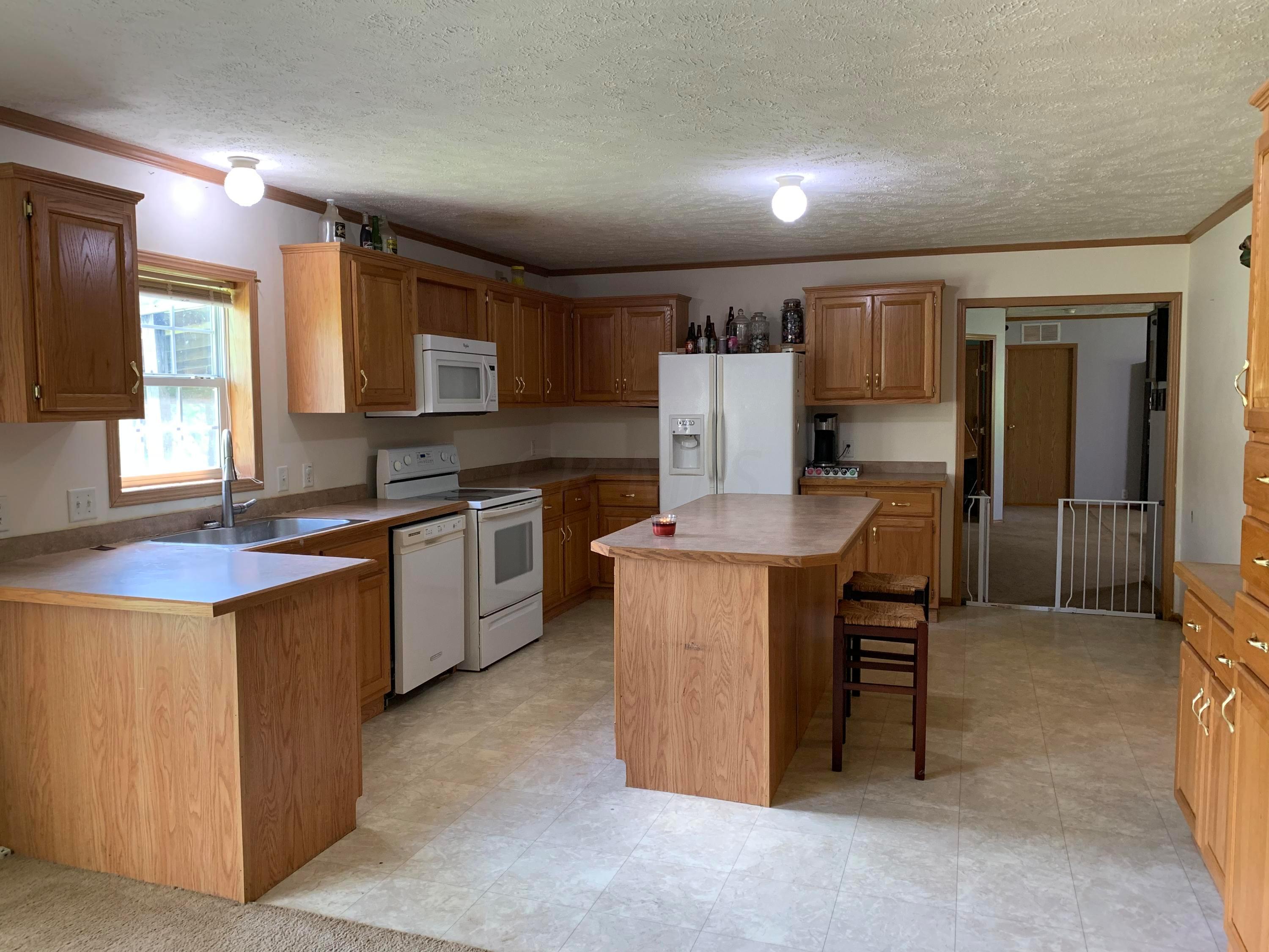 2717 Valley Road Waverly, OH 45690 - Photo 5 of 20