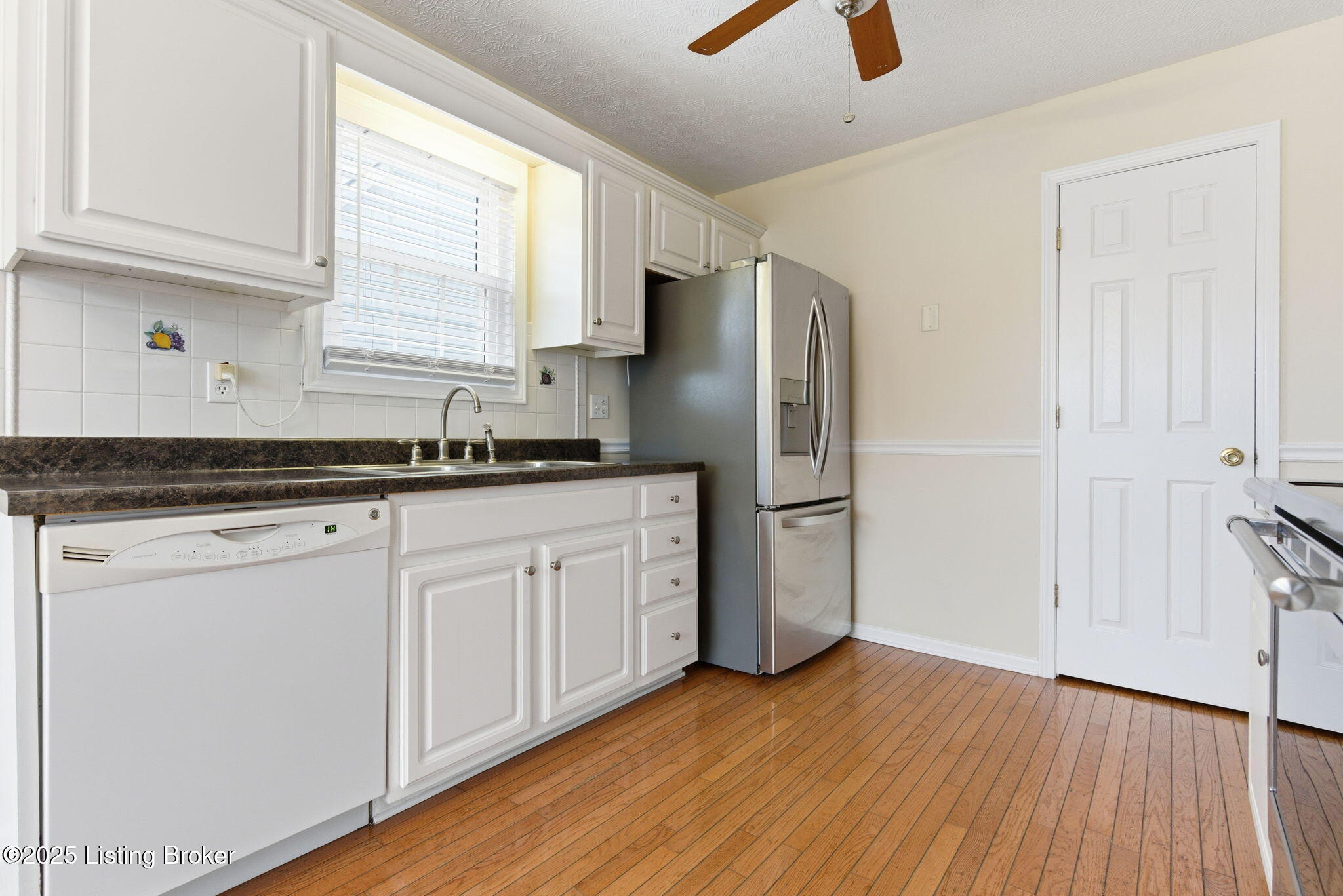 9807 Spring Pointe Court Louisville, KY 40229 - Photo 12 of 35 9807 Spring Pointe Ct-21