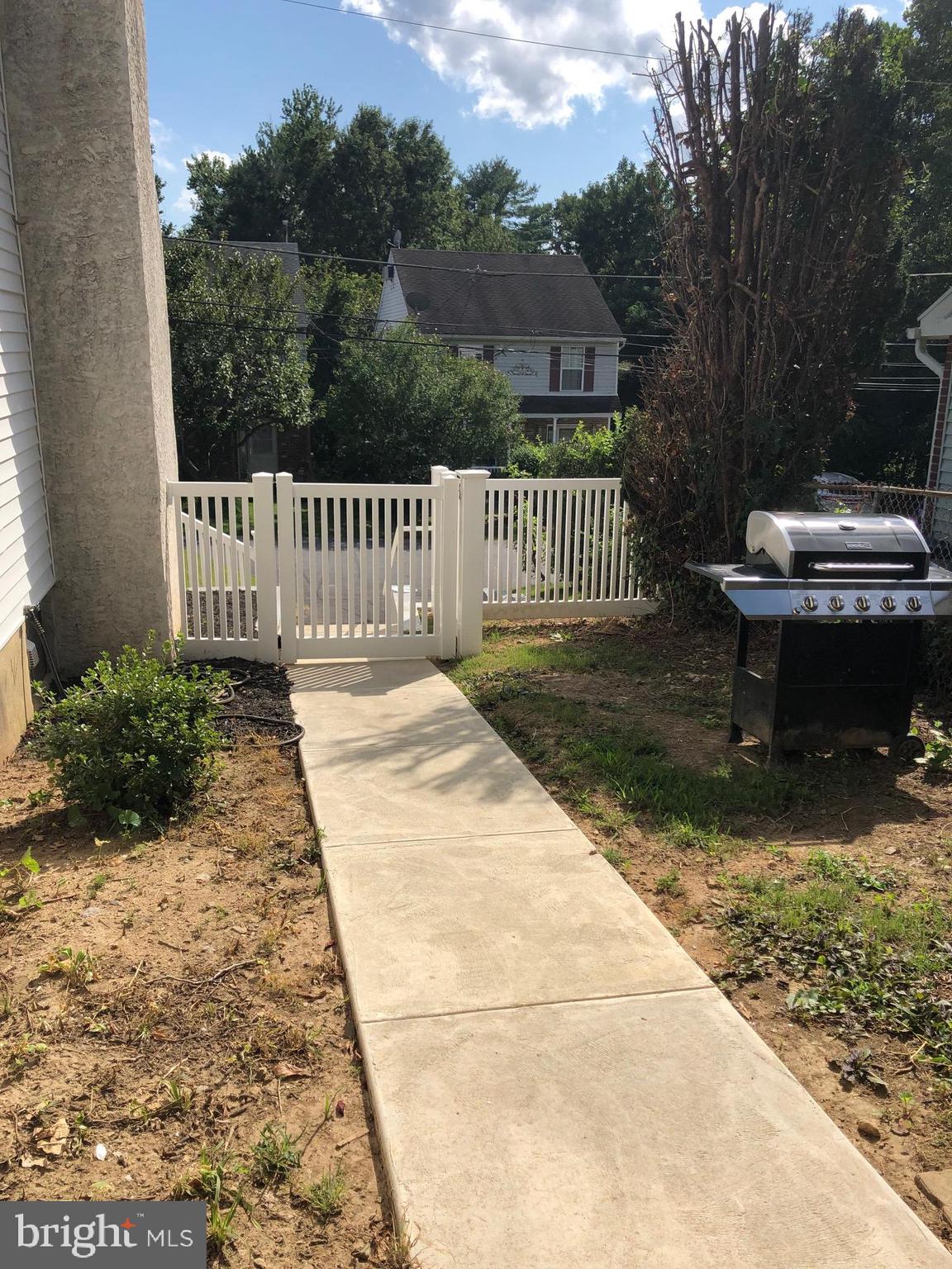 107 Cedar Road Wallingford, PA 19086 - Photo 23 of 30 Walkway to side door