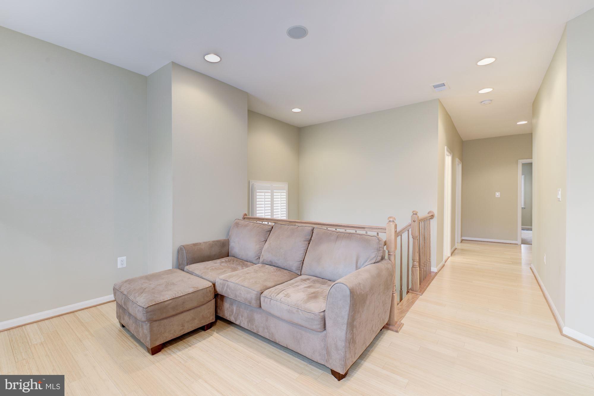 6008 Masondale Road Alexandria, VA 22315 - Photo 17 of 30 Sitting Area